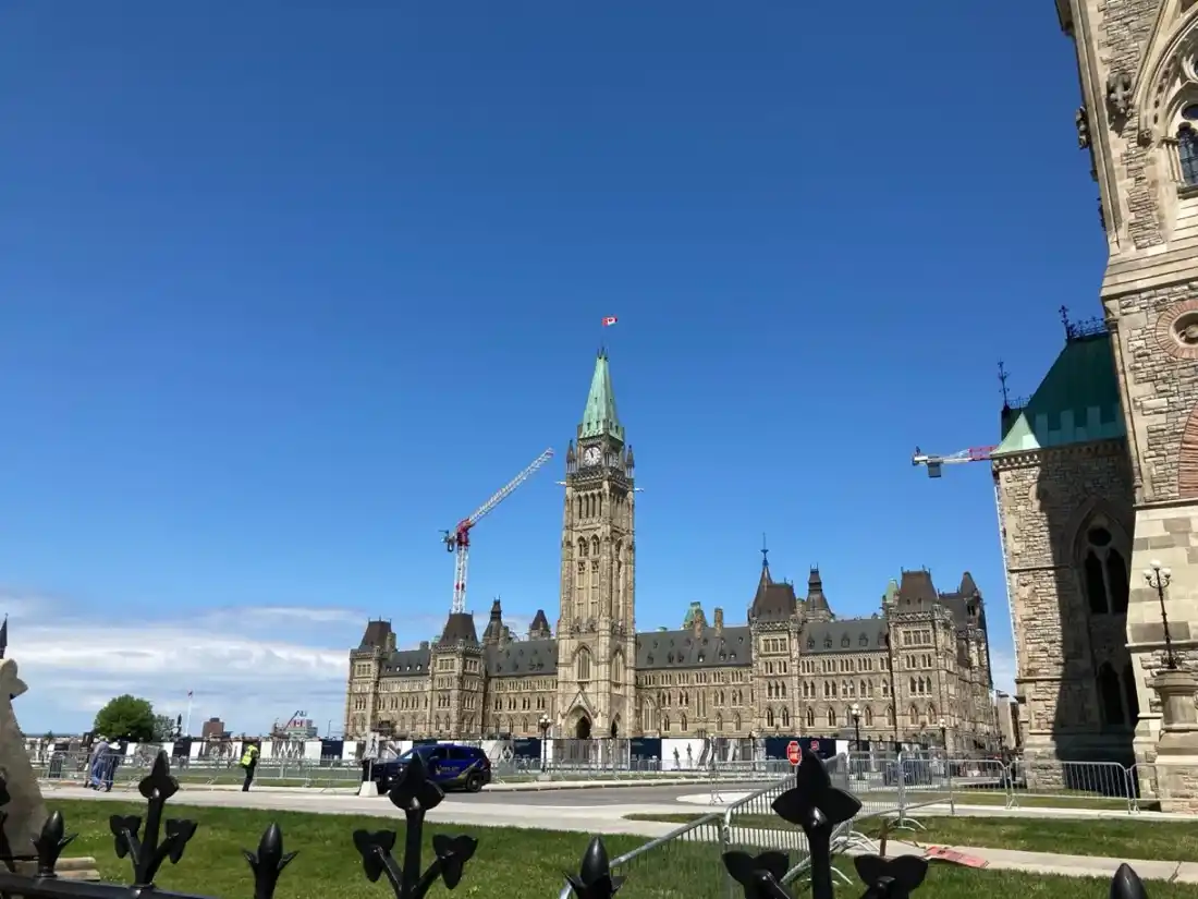 Parliament Hill et la Tour de la Paix à Ottawa pendant les rénovations